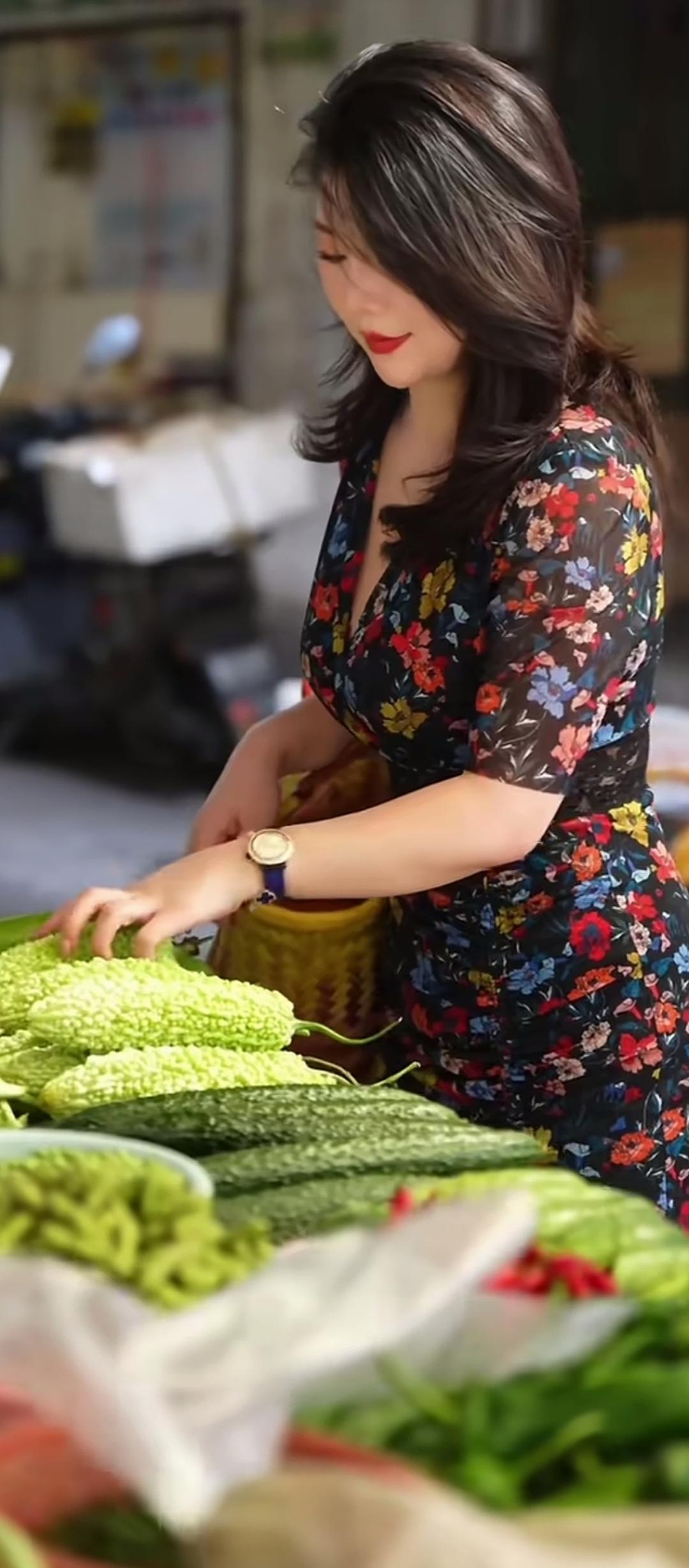 人间烟火气息！享受生活美好。🌸🥕🥒