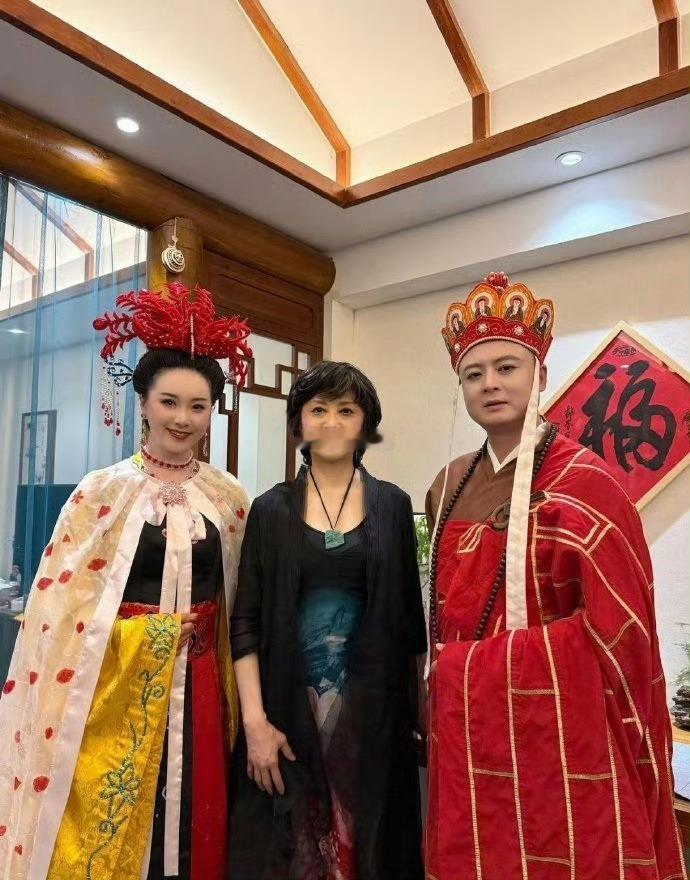 73岁朱琳依然是那个最美的女儿国国王，岁月从不败美人！
