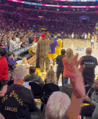 里夫斯“嫌弃”东契奇：49分得不到我的尊重！对阵森林狼的第四节，雷迪克把东契