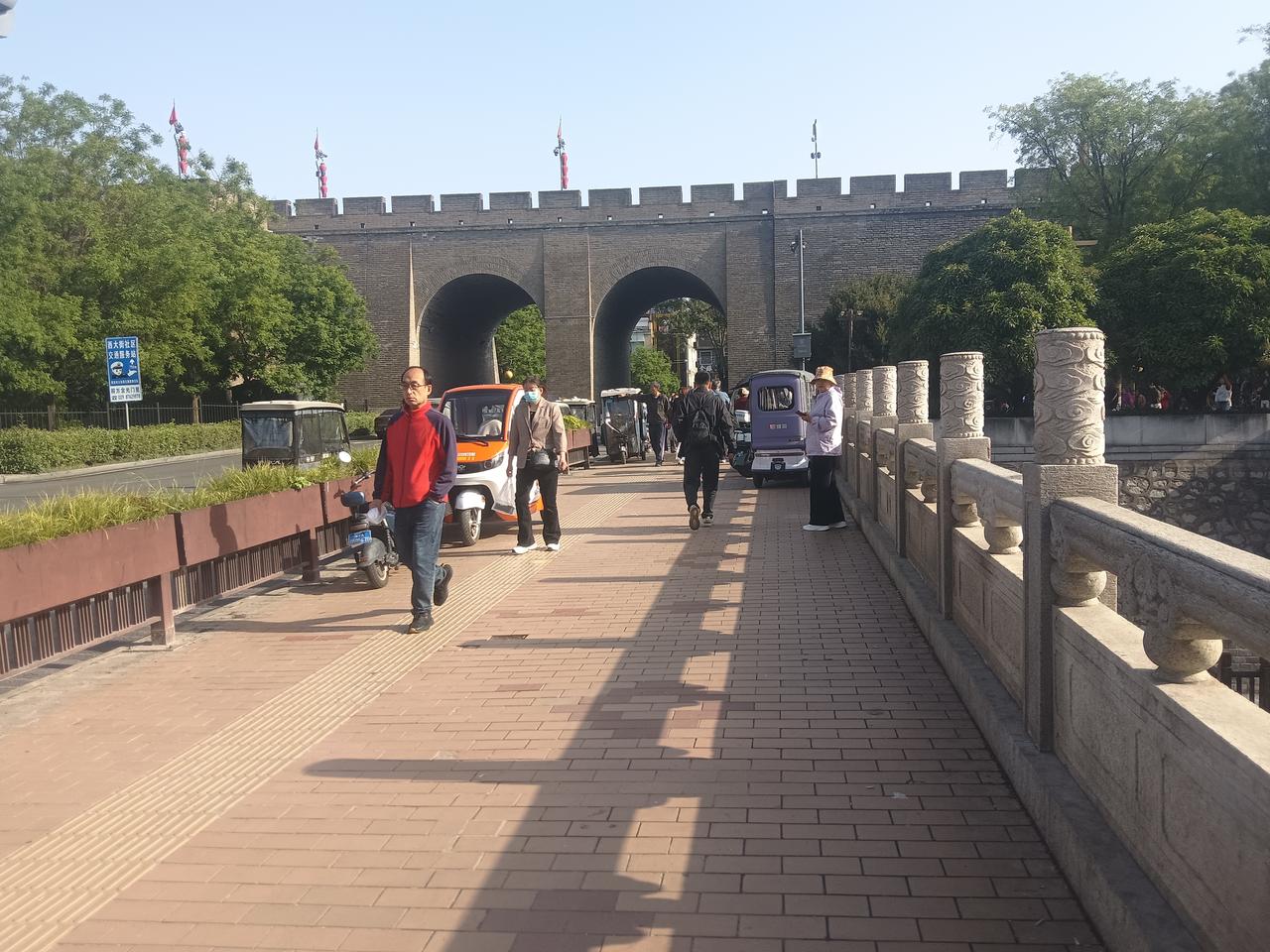 西安城墙含光门