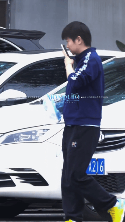 今天是忙碌莎莎的一天，仿佛看到了她处理商务的身影。图片是按照今天早上开始到下