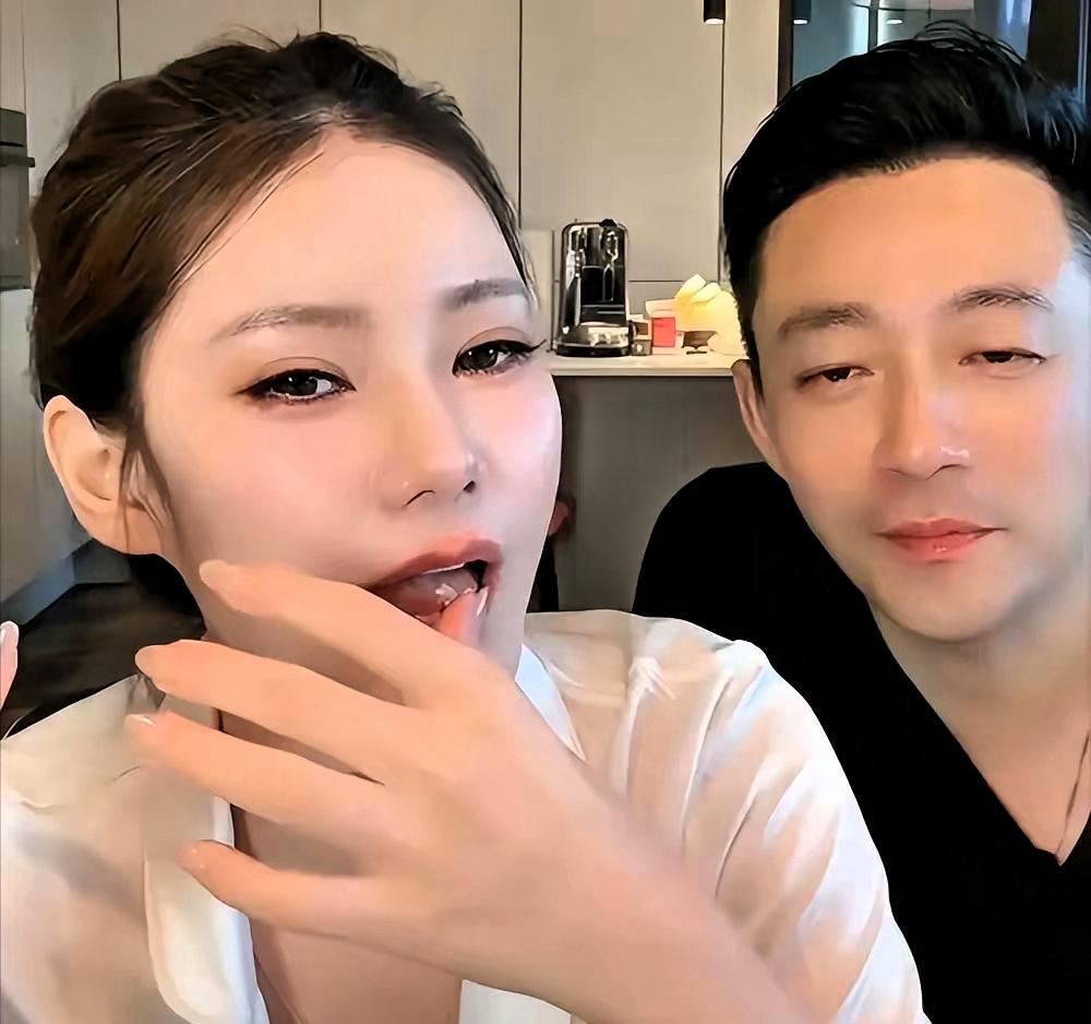 小菲很爱筱梅，真的，她孕晚期也很自律，大家都看到了,筱梅的魅力就是自律吧，在孕