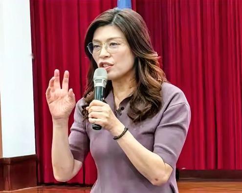 郑丽文6月29日在一场活动中再次发表不当言论，她表示，所有外国朋友最关心的就是台