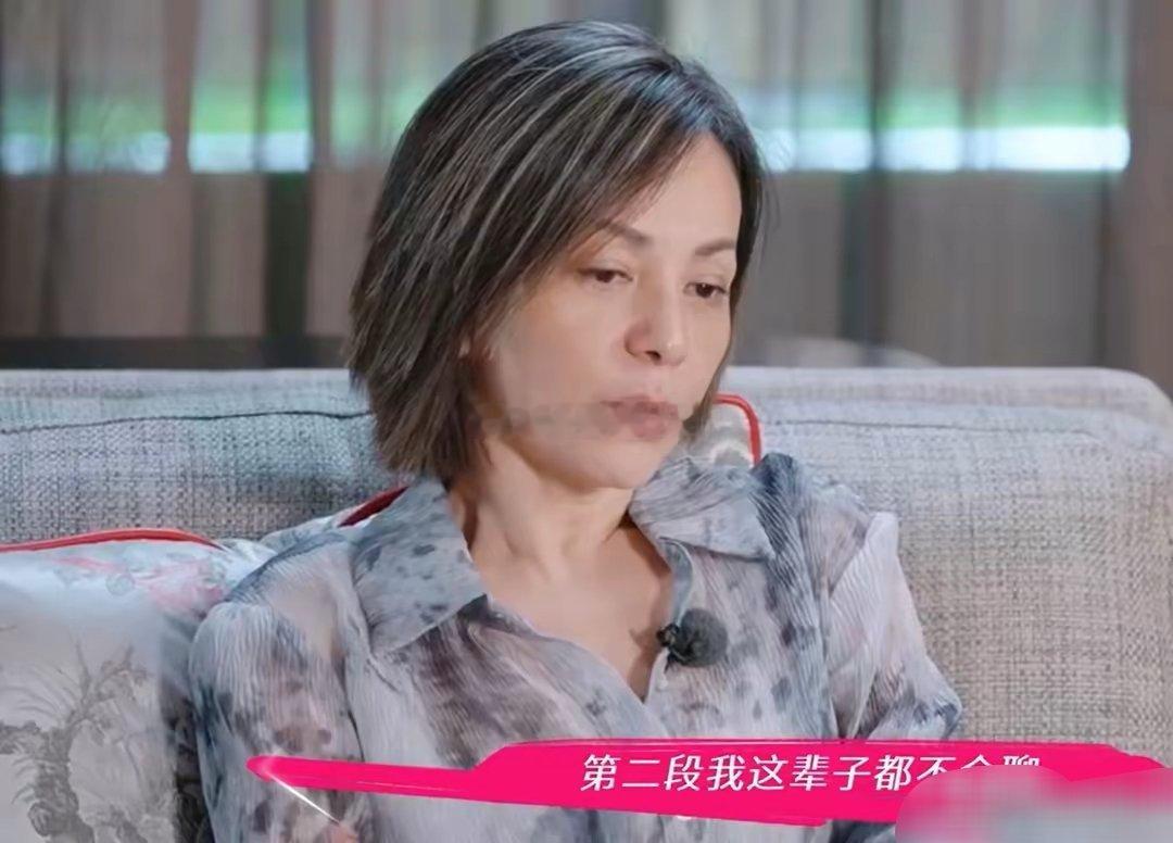 王琳哭诉和儿子关系差，曾被叛逆期儿子扇耳光一周只能打一次电话。最近王琳参加了综