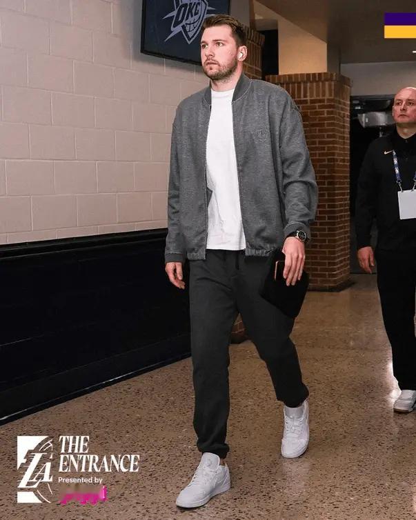 球员通道来袭！里夫斯终于换衣服了兄弟们！