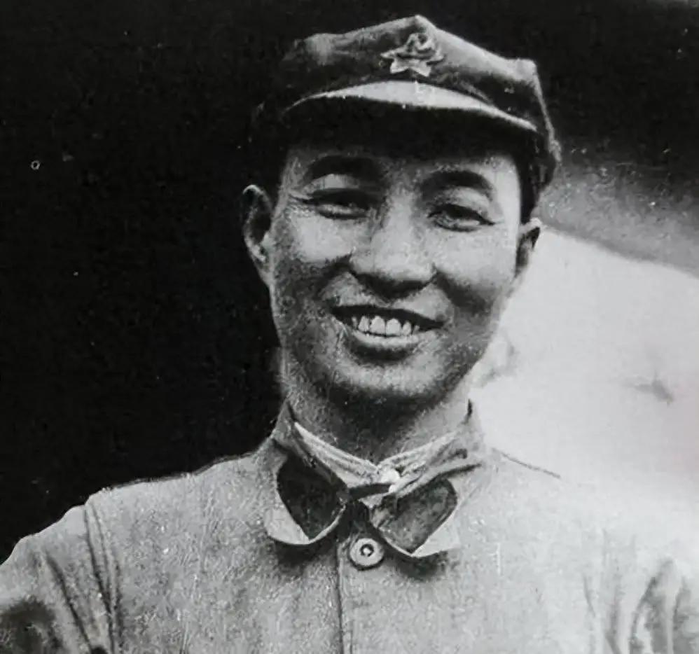 1940年，陈赓看中一员悍将，向朱老总要人，谁知朱老总却说：“此人打仗可以，但绝