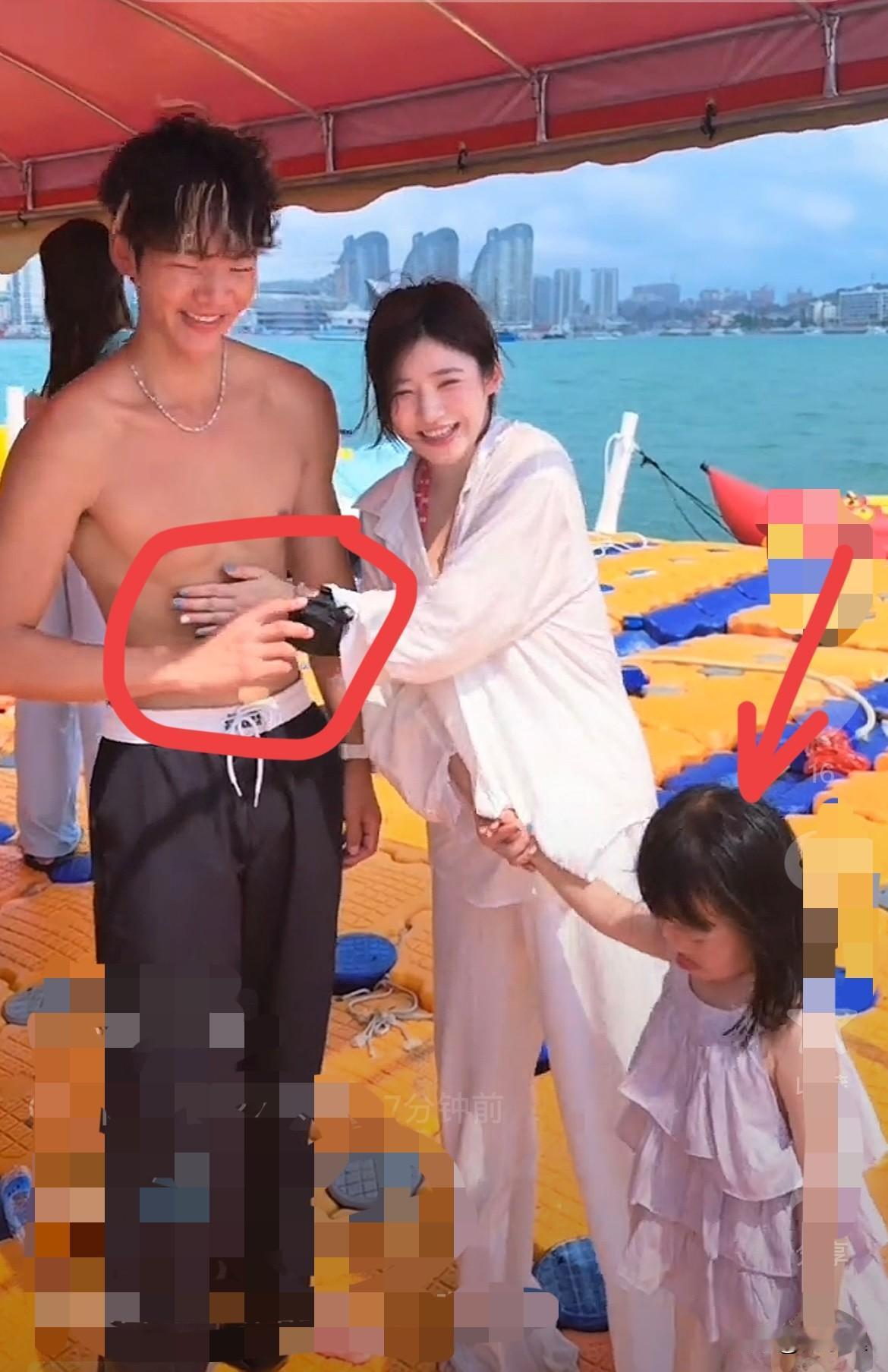 尽管发烧了！但还是要看这八块腹肌，终于明白黄一鸣对女儿闪闪有多么地喜爱！虽然