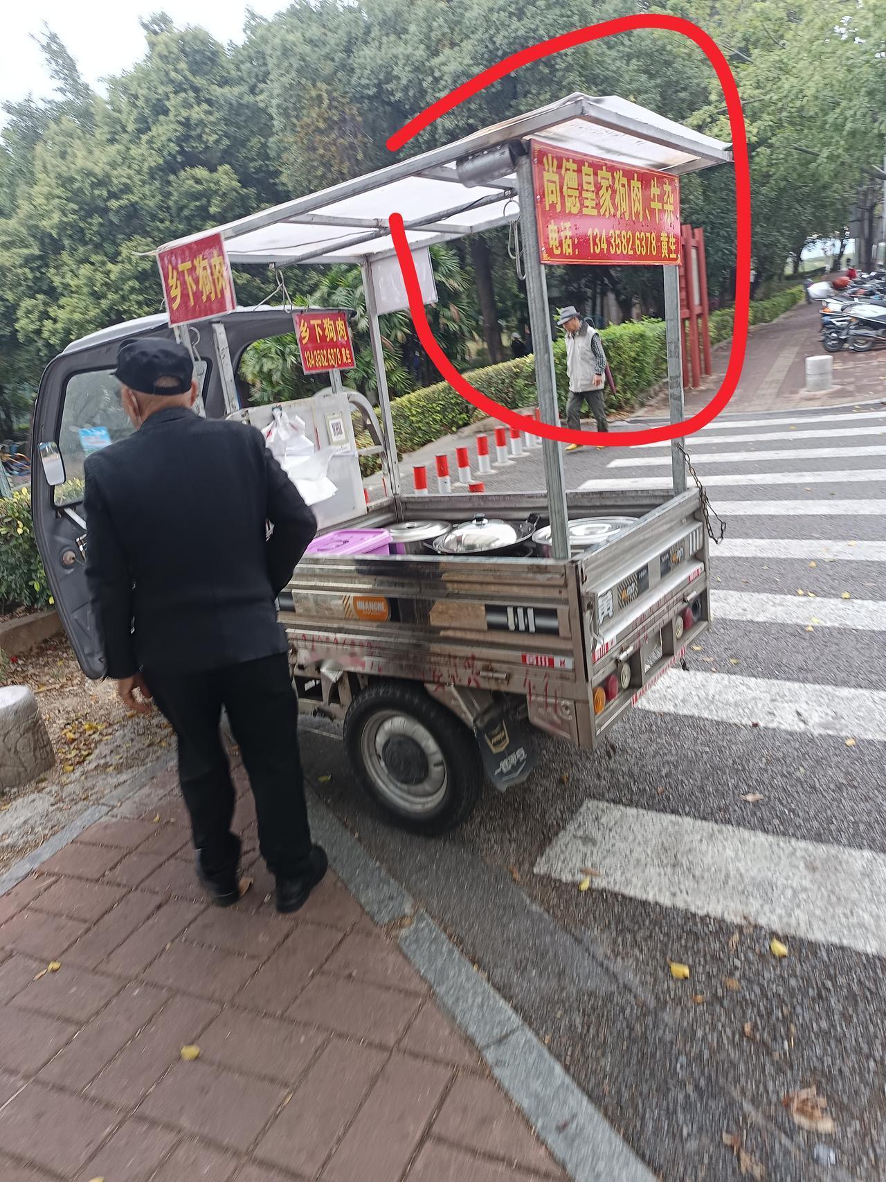 有个事我一直不敢说我发现街头卖的东西，有一个非常严重的问题，就是为什么还有人