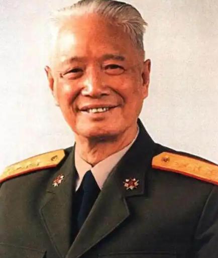 他是开国中将，后来又被授予上将，他三儿子也是上将，是我军首对父子上将，他还是开国