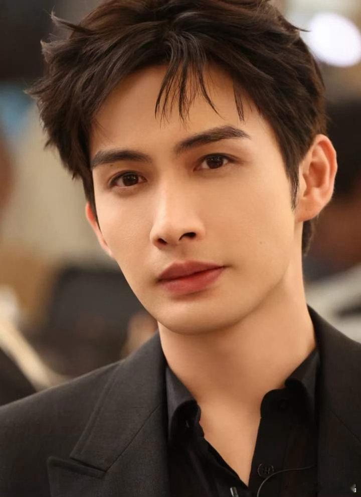 1.杨紫接下来要接的《女君和熹》，这部剧是央视牵头的历史正剧，由汪俊执导，定位和