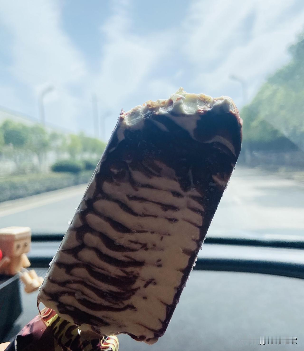 太阳晒屁股了了才起床，没打算吃早餐了啦，又被盛情邀请，那只好吃一个早午饭。换