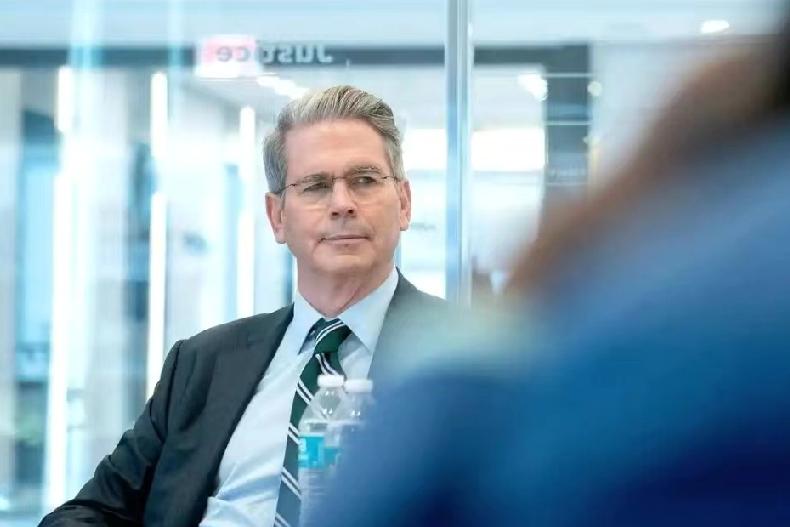 12月19日，美财长贝森特受访时对媒体说:“中国持续抛售美债，目前持仓降至688