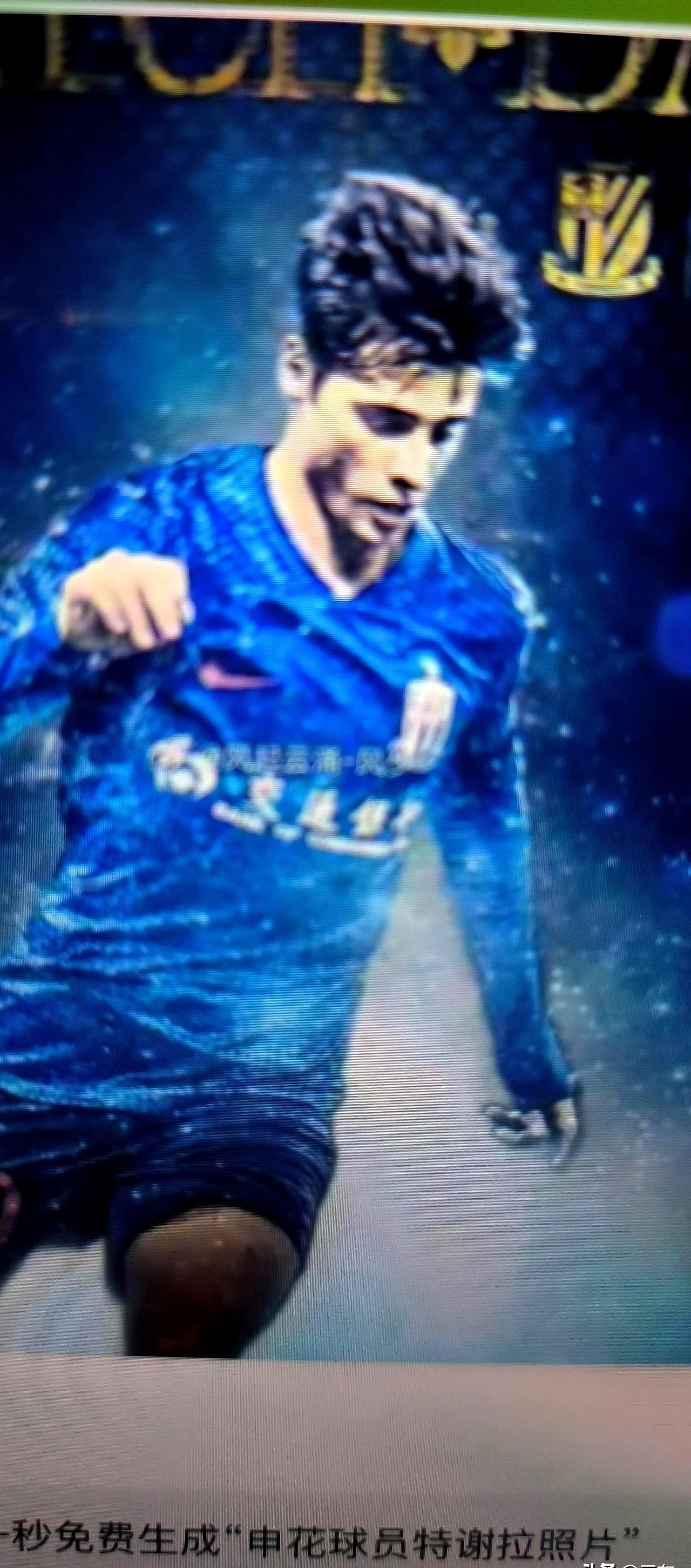 特谢拉第一次戴袖标就救了自己吴曦把队长袖标塞给特谢拉那一刻，全队都松了口气