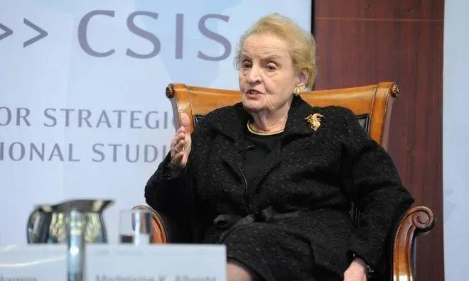 “救了我又怎么样？炸平他们！”1939年二战期间，南斯拉夫人救了个犹太小女孩，五