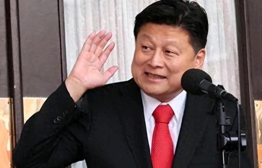 傅崐萁这步棋藏得太深！5月8日台湾"立法院"的表决现场，7800亿新台币军购案三
