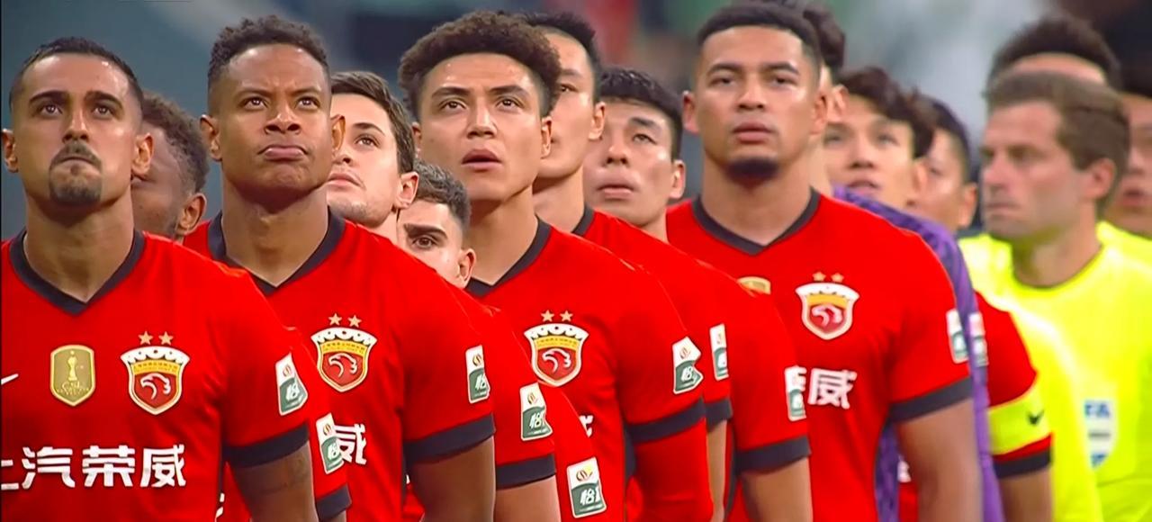 上海海港虽遭重创，但依然还是夺冠最大热门从赛程上看，对海港更为有利，海港下面两