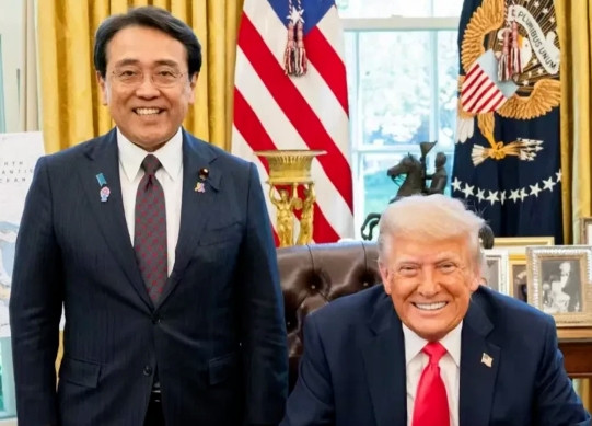 日本现在很生气。对特朗普，日本可以说，肺都要气炸了。因为最近谈到美国袭击伊朗核设