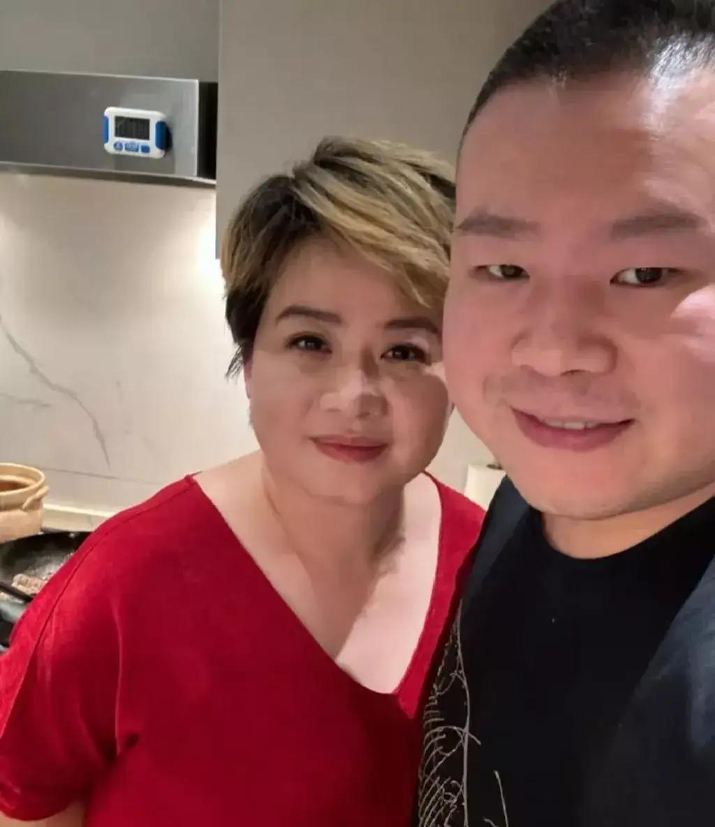 郭德纲估计坐不住了，他担心的事还是发生了，不是徒弟岳云鹏演唱会没人看了，而是岳云