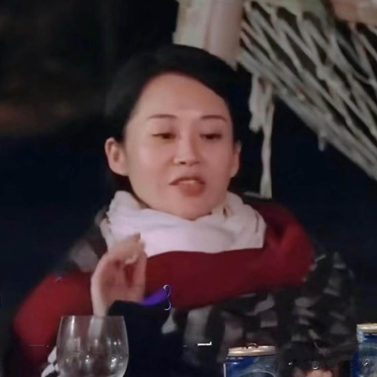 宁静这一直播，炸出了花少2里最犟的一个人，当然不是毛阿敏，而是许晴！感觉花少2里，关系搞得最僵的可能