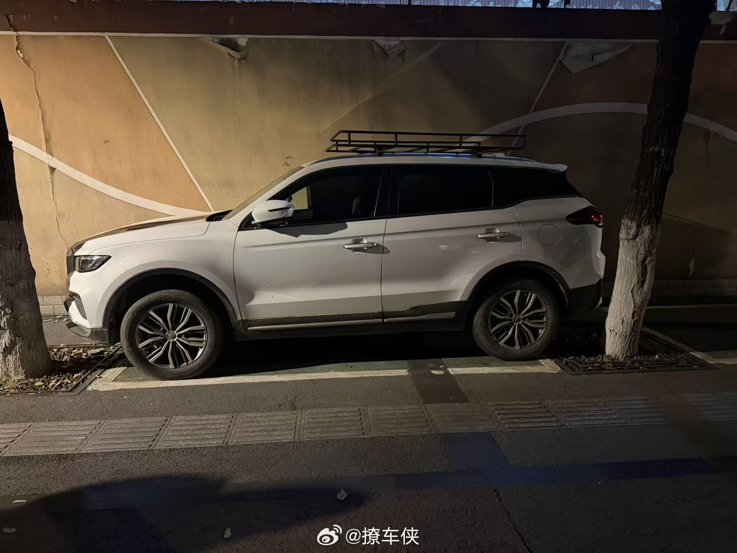 我就想问一下：兄弟！你这车是咋开进去的