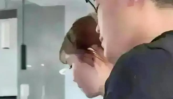 绍兴一姑娘与未婚夫婚检后发现自己不能生育，她立刻把18万现金和宝马车钥匙还给未婚