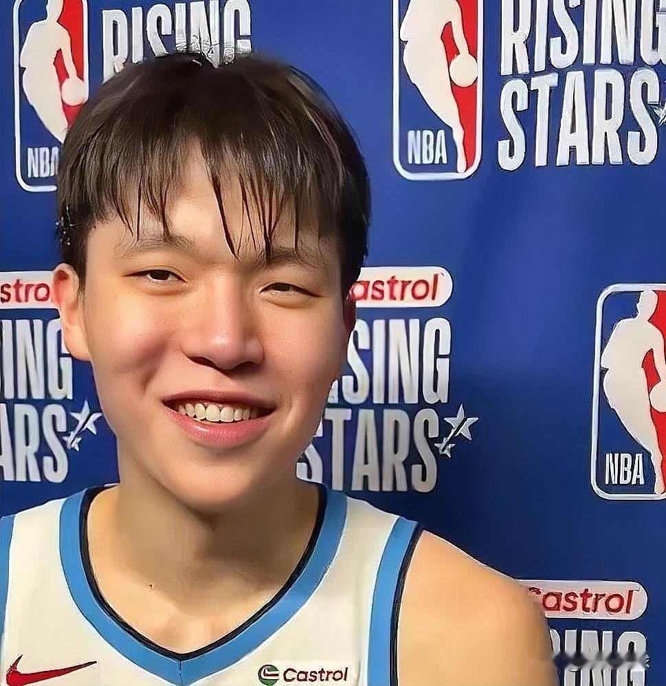 男篮未来之星杨瀚森赛后发话了！今日，全明星新秀赛，安东尼队40-34战胜小里