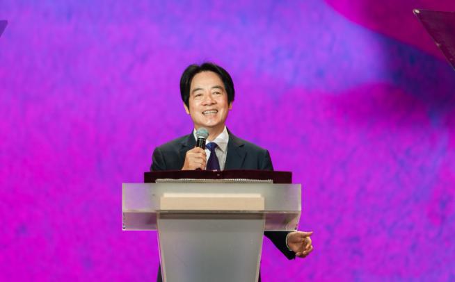 赖清德突然喊“要和平、要合作” 6月14日，台北。赖清德站在一场国际活动的开