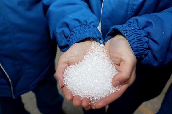 我国光伏核心材料取得关键突破，太让人振奋了！26日消息，新疆独山子石化实现气相