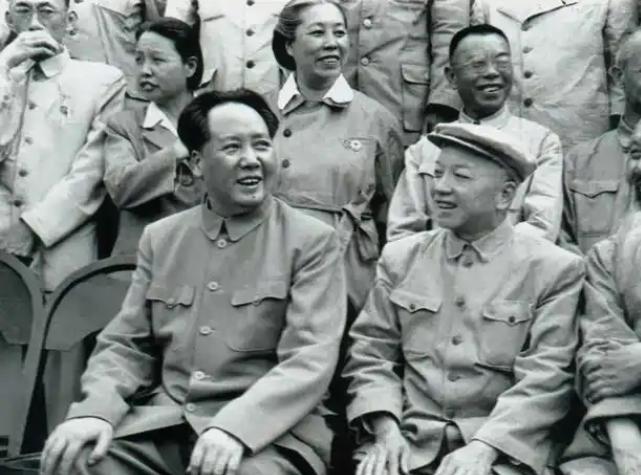 我问八十九岁的老父亲：您觉得毛主席时代穷吗？老父亲说：毛主席时代穷啊，真的是一穷