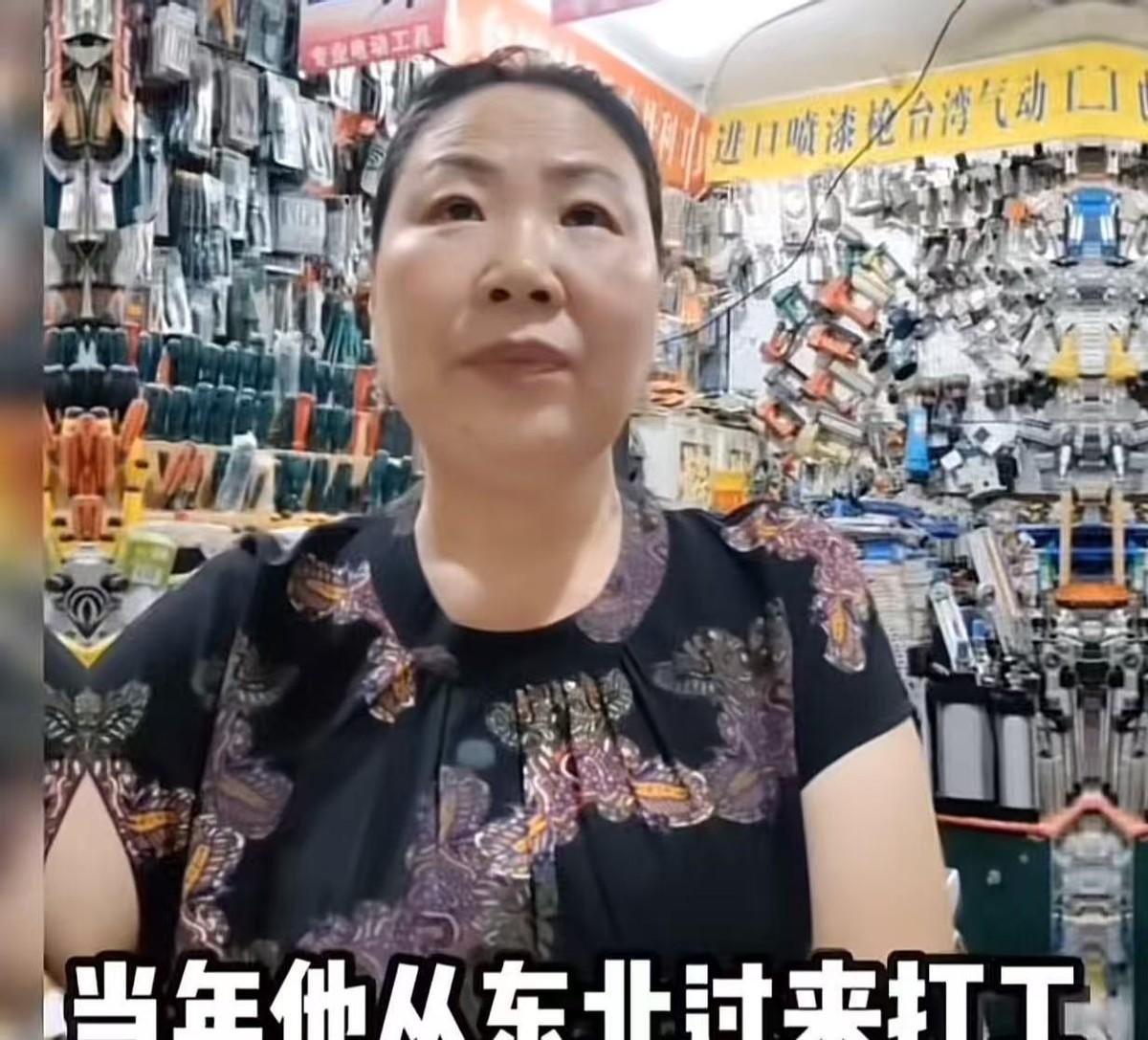 近日，一个归属地显示为东北的陌生号码，打破了南方某建材店里往日的平静。电话接