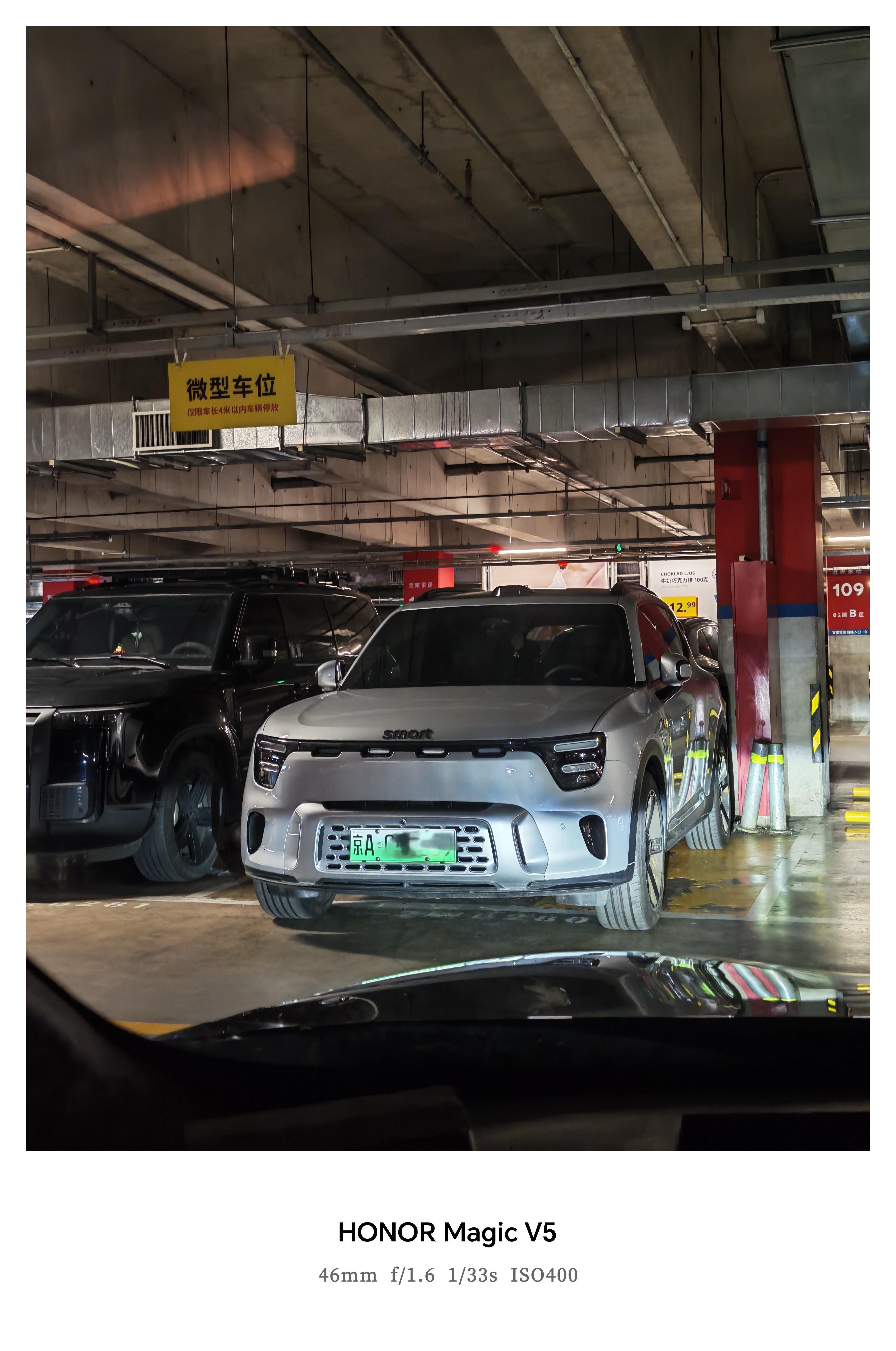 太好笑了这组图……Smart、大SUV、微型车位、停不下。