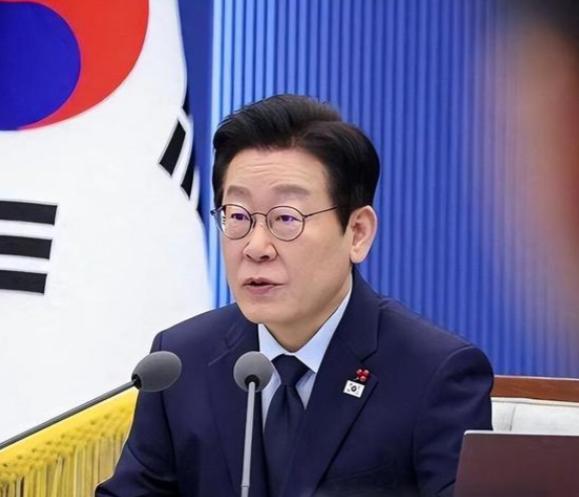 韩国总统李在明正式宣布，8月13日，李在明在总统府青瓦台主持幕僚会议时