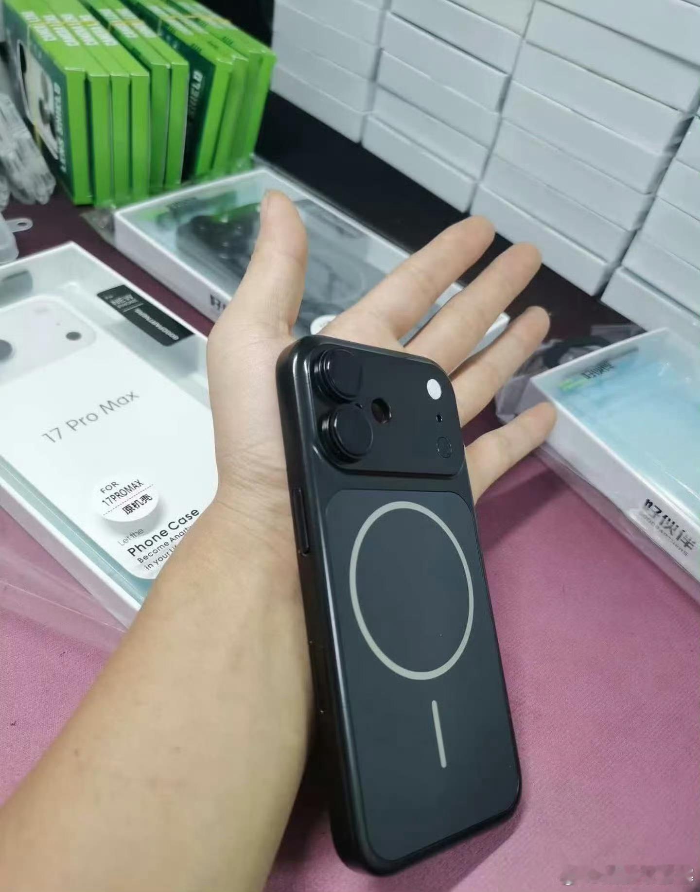 手机壳偷拍我的天，我之前也看过一个类似的手机壳但是只有300块，会不会也这样