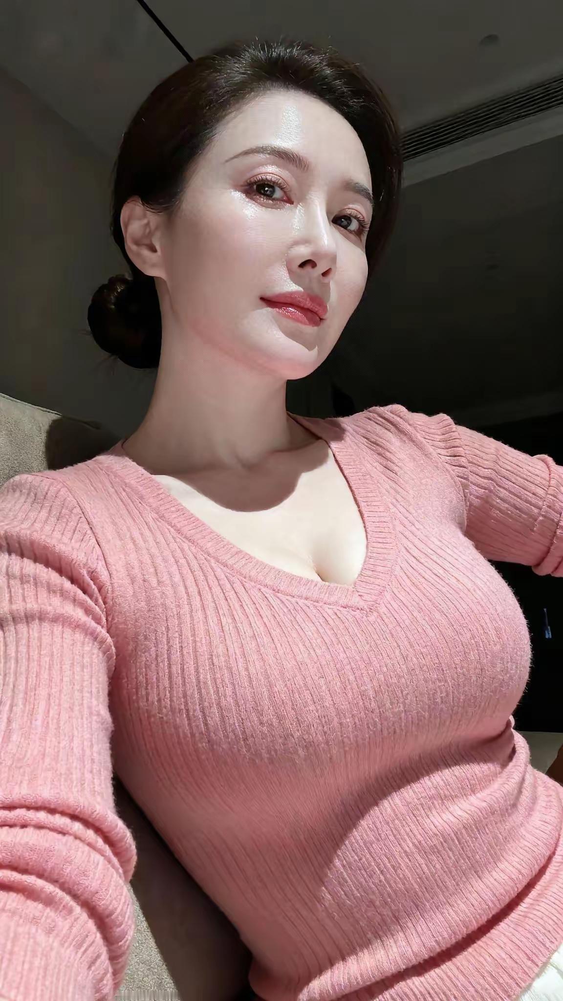 我把眼睛眯起来，你能看出我多大岁数吗？一般人是看不出来的，我告诉你方法？看一