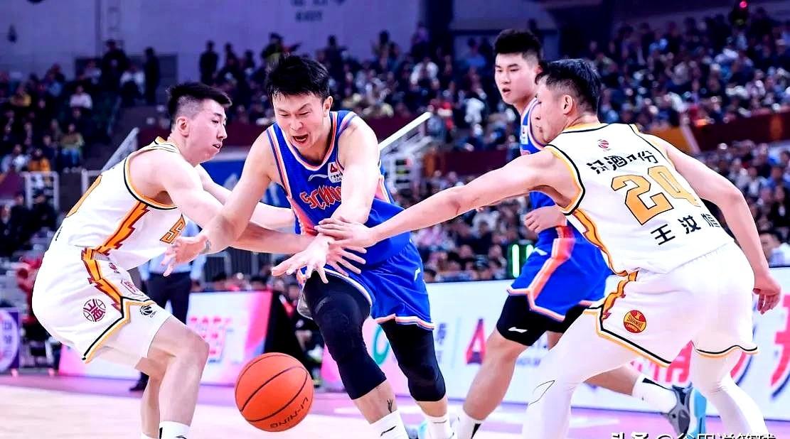 解散算了！今天下午进行的一场CBA俱乐部杯比赛中，四川男篮以59-99惨败宁波