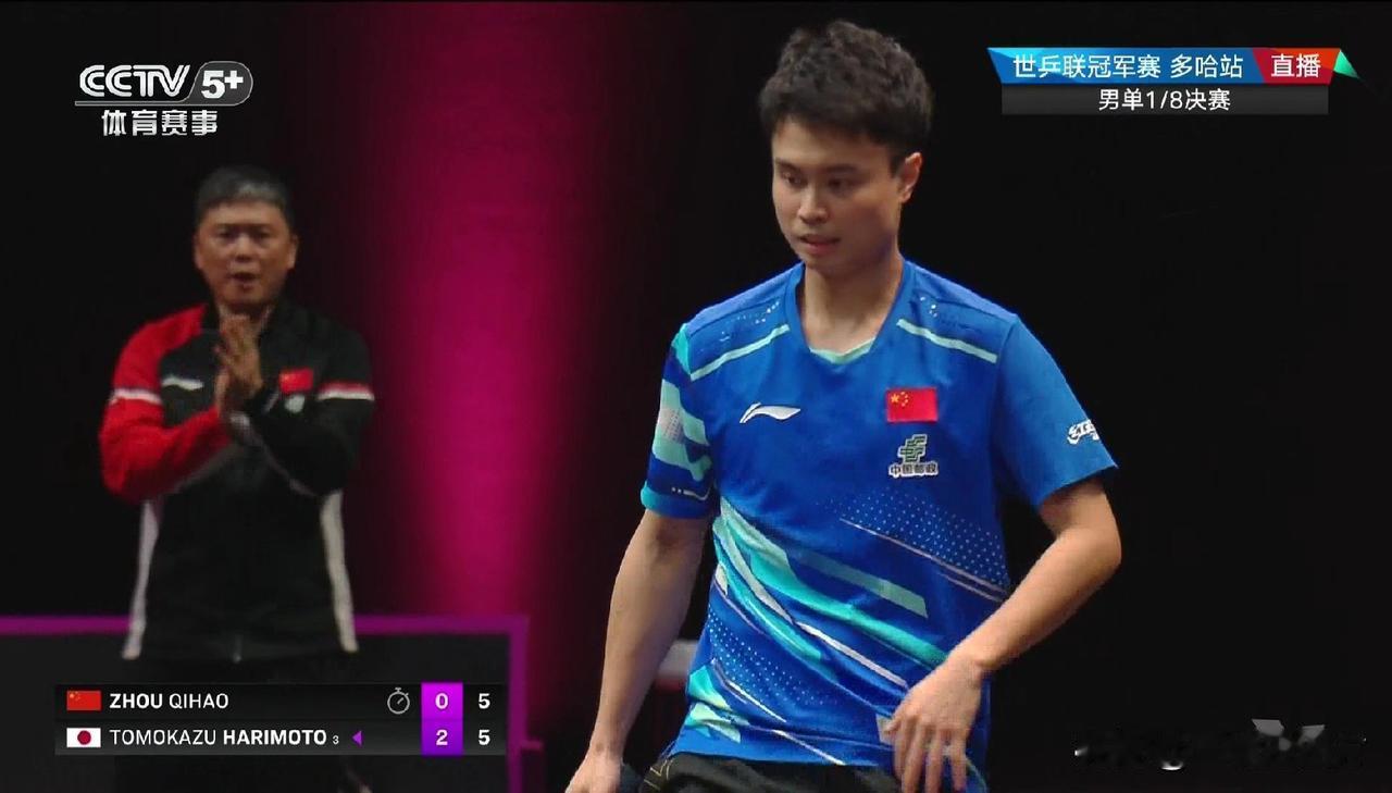 刚刚结束的一场世乒联冠军赛多哈站男单1/8决赛，周启豪对阵张本智和，前两局，周启