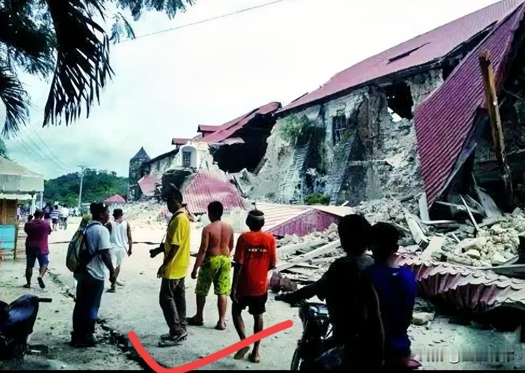 美国援助菲律宾彻底傻眼了​菲律宾地震一波未平一波又起，为美主义的忠实“旺财”