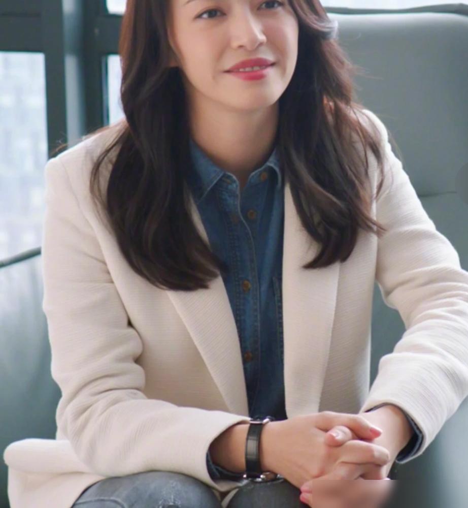 姚晨这盘棋下得真大，跟曹郁离婚多年，竟把所有人都蒙在鼓里。想当年，她和凌潇