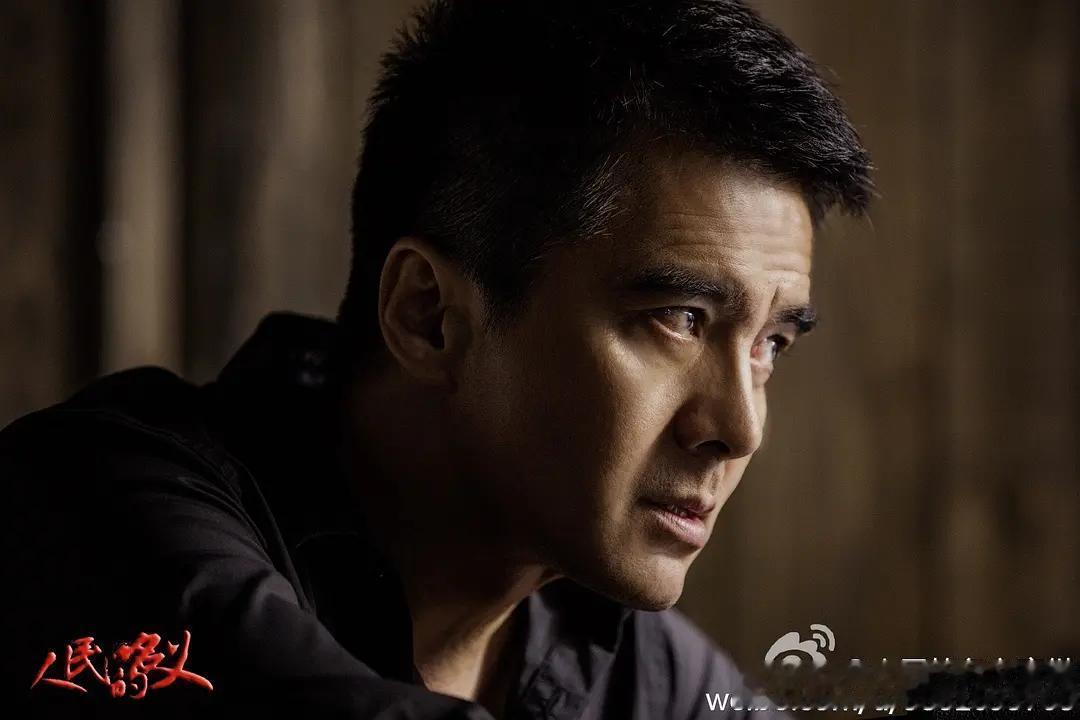 难怪很多观众从心底里不待见侯亮平夫妇。明眼人都看得明白，从头到尾，都是梁璐依仗家