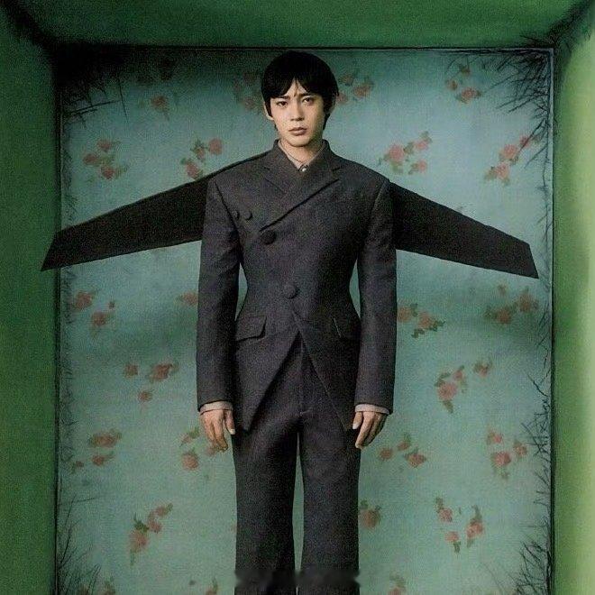 邓为、于适这两件衣服居然是一样的哎​​​