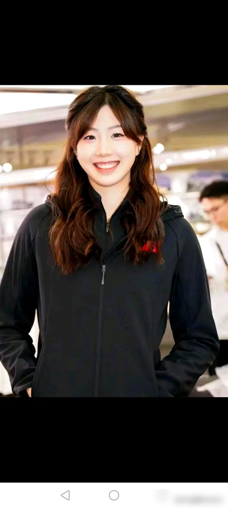 48秒07，潘展乐把亚运预赛游成了个人秀。出水第一句话：又紧张又兴奋，像见到老朋友。外训回来第一场大