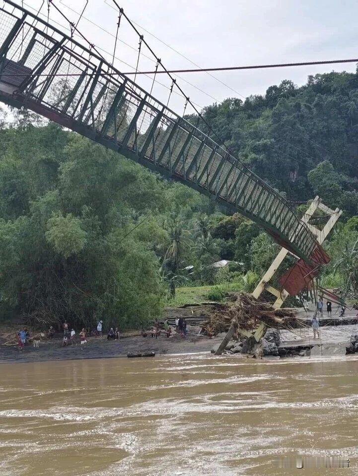 【超强台风“凤凰”今夜杀到菲律宾！比国土还大的云团要掀14米巨浪？】家人们注意啦