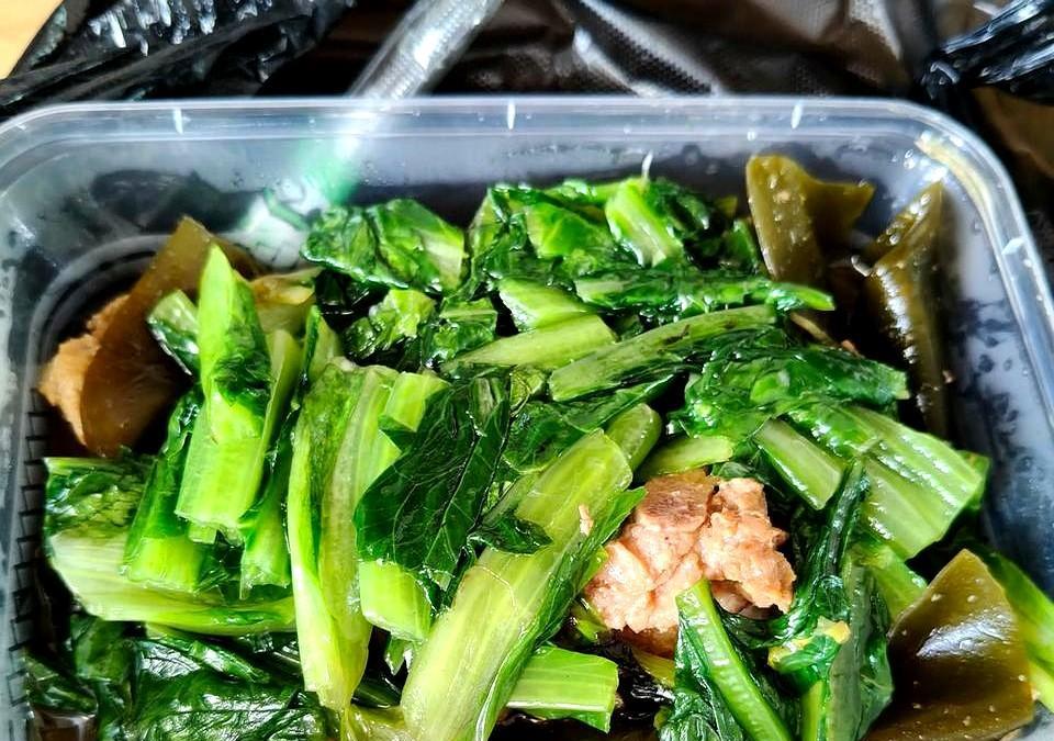 深圳月薪2400，根本活不下去。这是很多临时工的真实处境。一天就指着十几块的伙