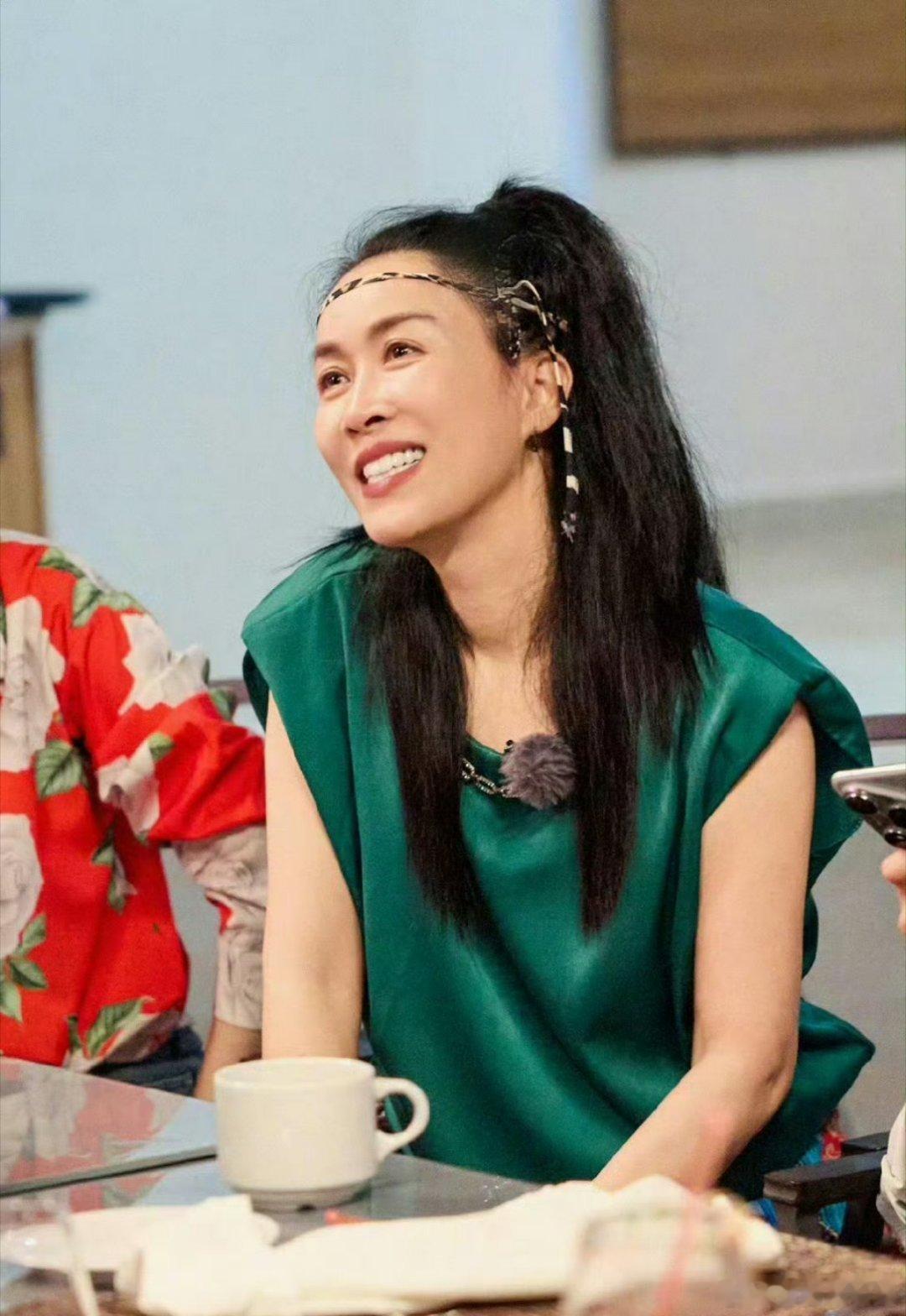 那英张晚意英桃小晚子太好笑了，是谁想到给那英和张晚意起的“英桃小晚子”，离了这