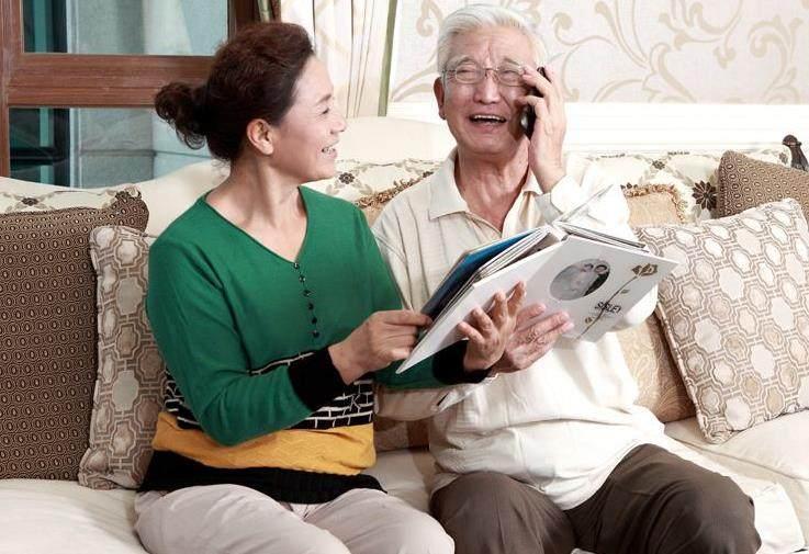 聪明的父母, 从来不当着孩子的面做这4件事