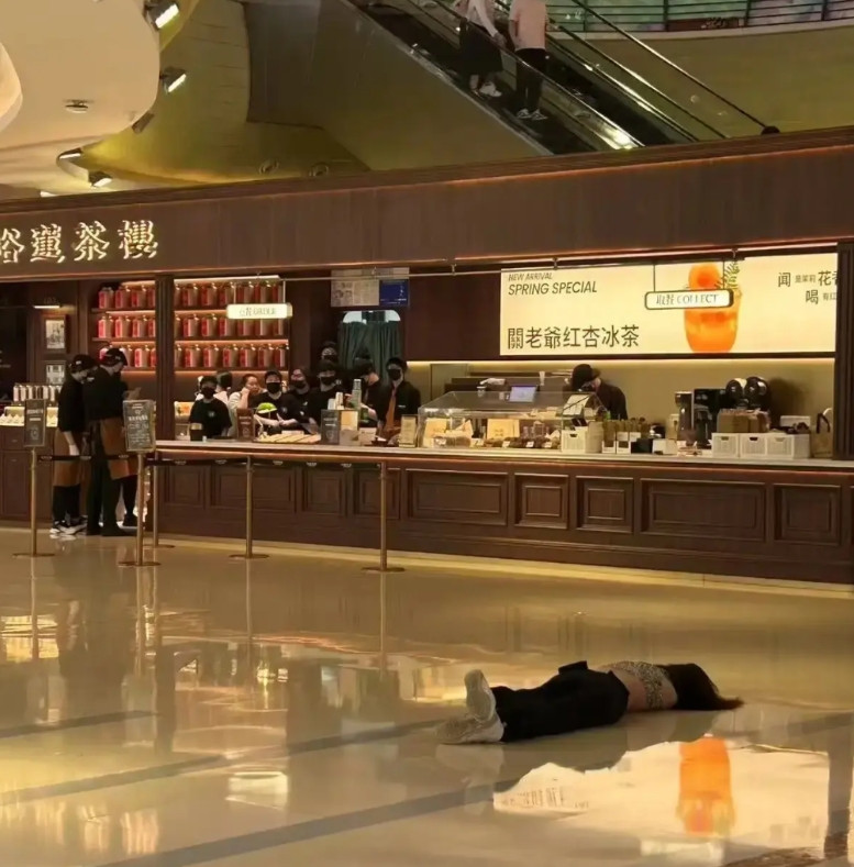 因为老公舍不得给自己买奶茶，女人跳楼了，这种女人谁敢娶？昨天5月22日，扬州京华