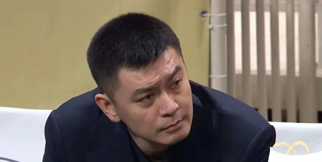 杨鸣求贤若渴！辽宁男篮近期的赛程与阵容变动，让杨鸣总带着几分新旧交替的感慨与期
