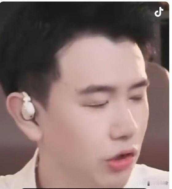 为了钱，儿子把有婚姻状态的母亲介绍给自己的老板，这个真实的故事是我从关关直播连线
