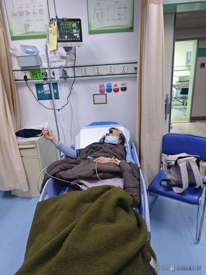 盒马错送毒球致老人昏迷，赔偿僵局引质疑，真相背后谁之过？北京一位71岁的王阿