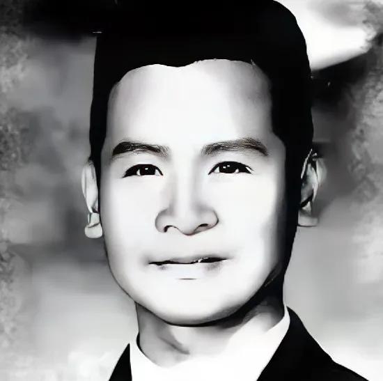 1951年，上海审讯室，一个国民党特务熬不住审问。最后交代道：“我说个秘密，南京